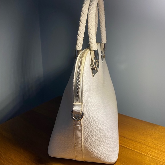 Chic, clean white handbag by LUI-JO - with detachable straps and dustbag. - Picture 2 of 7